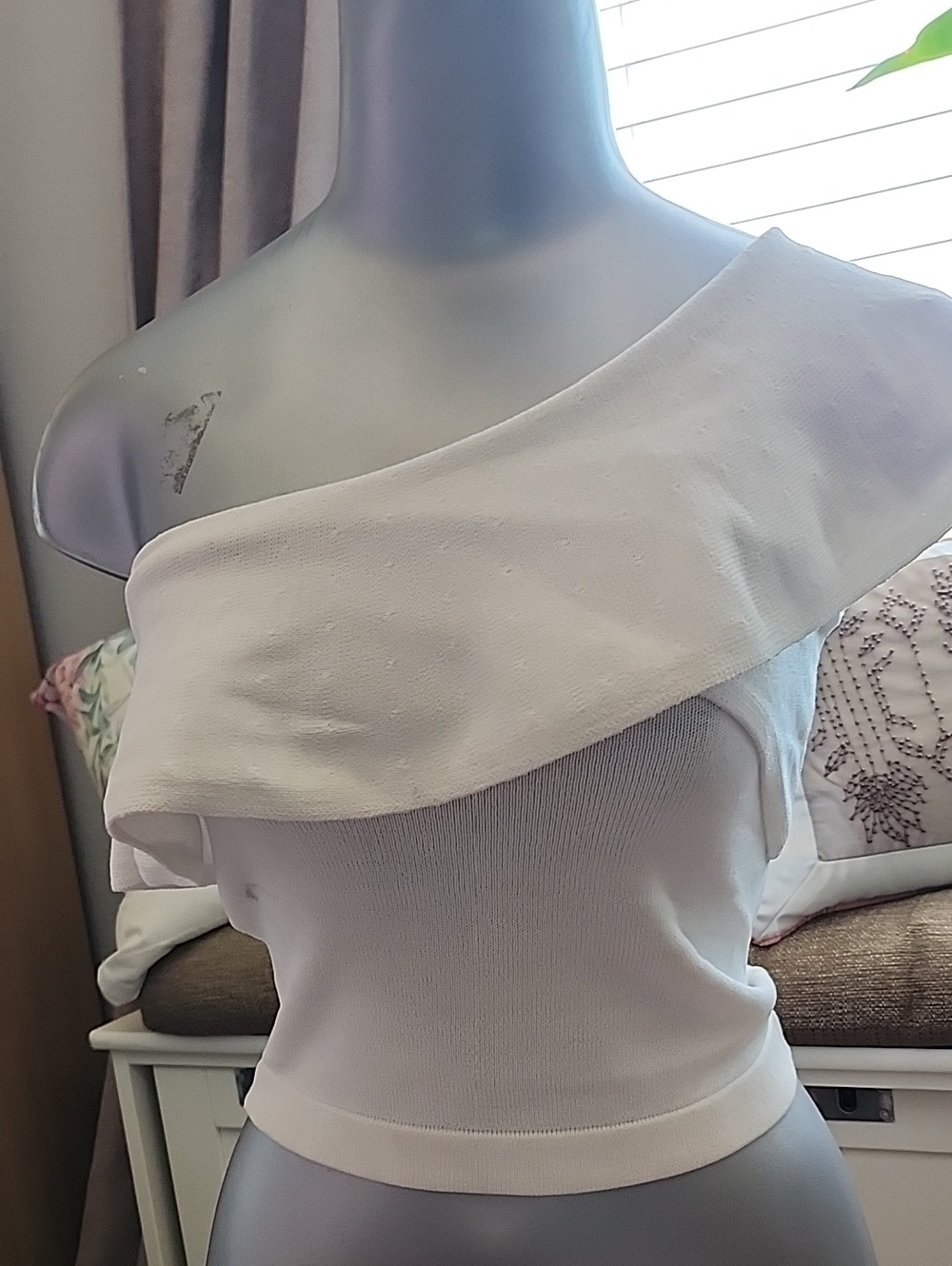 H&M Ivory One-Shoulder Knit Crop Top size 4/S thj1